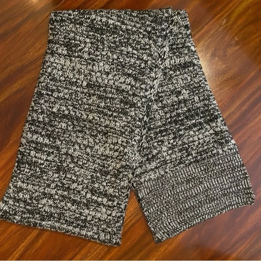 Victoria’s Secret Cozy Black and Gray Knit winter Scarf